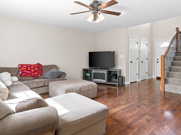5th image of 3625 Fox Tail Dr