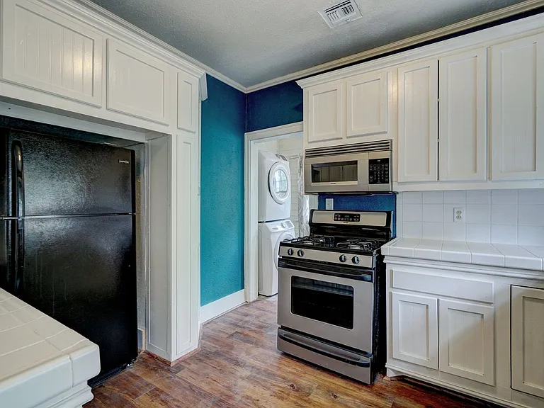 3711 N Military Ave — Photo 10