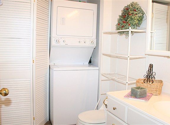3rd image of 949 Harold Dr
