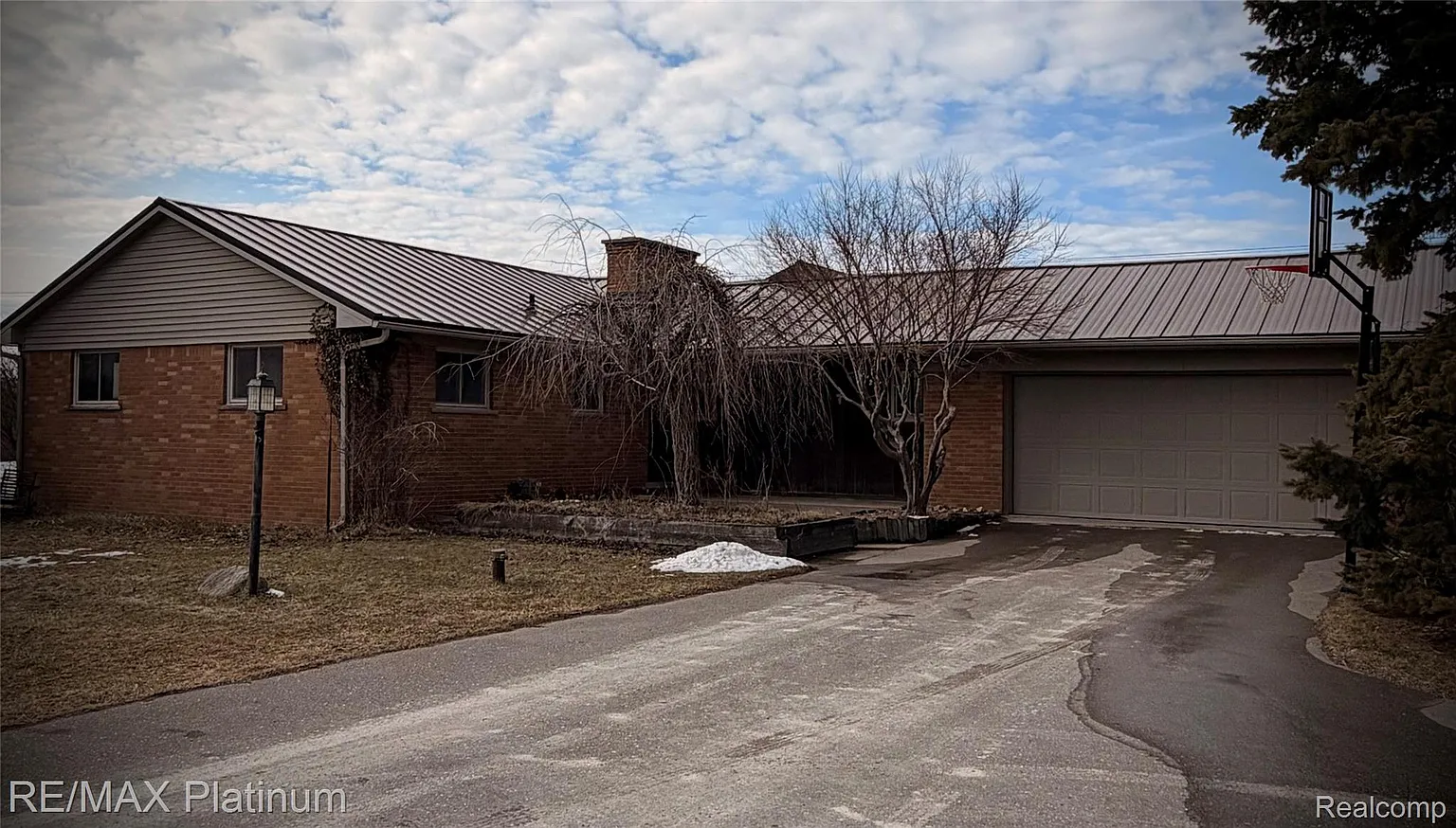 2525 Fisher Rd photo 1