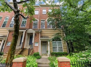 1939 Crescent Park Dr #101B, Reston, VA 20190
