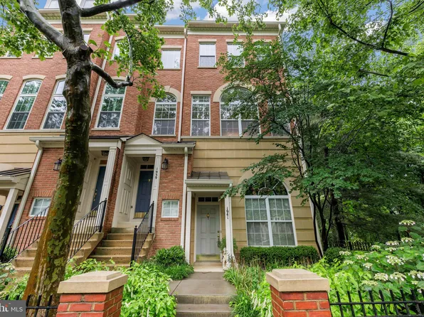 1939 Crescent Park Dr #101B, Reston, VA 20190