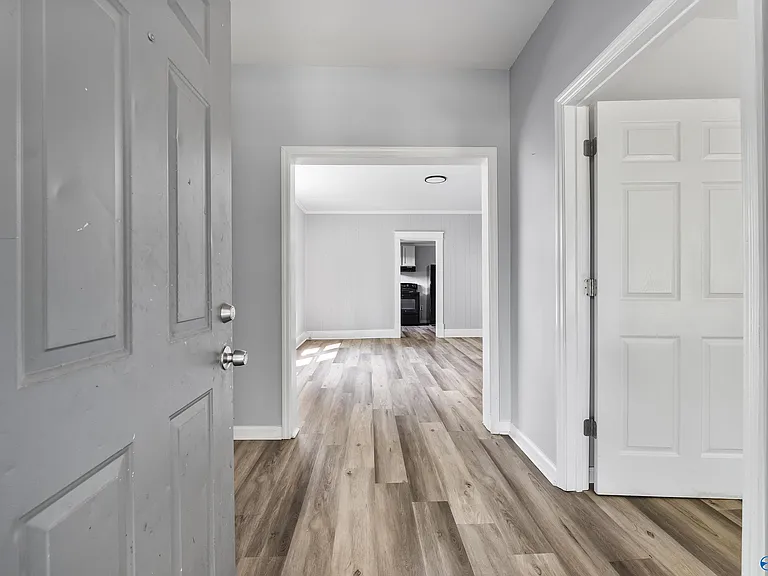 109 5th Ave NW — Photo 5