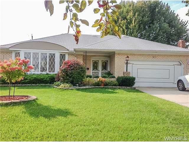 1st image of 213 Macarthur Dr