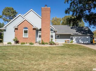226 Grant St, Bettendorf, IA