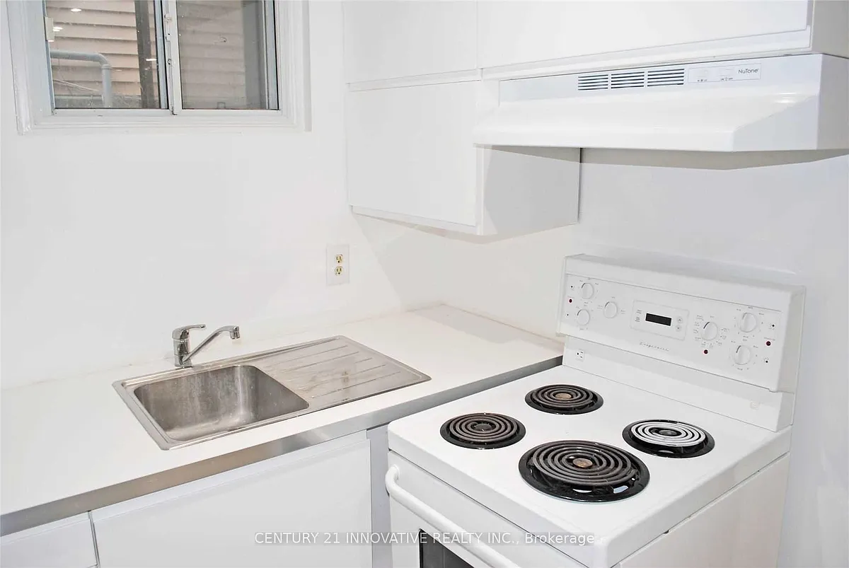 Building Photo - 42 Saint Dunstan Dr #BASEMENT