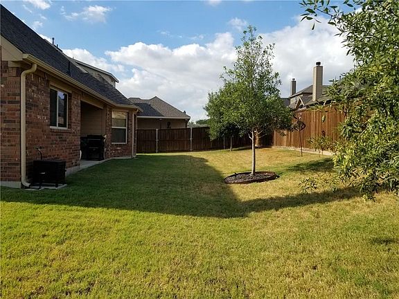 3rd image of 416 Lovelock Dr