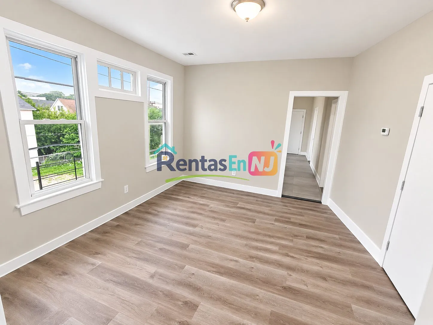 Beautiful 3 Bedroom, 2 Bathroom Apartment You'll Love! — Photo 4