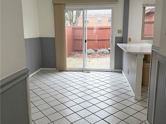 3rd image of 505 Adrian Ct