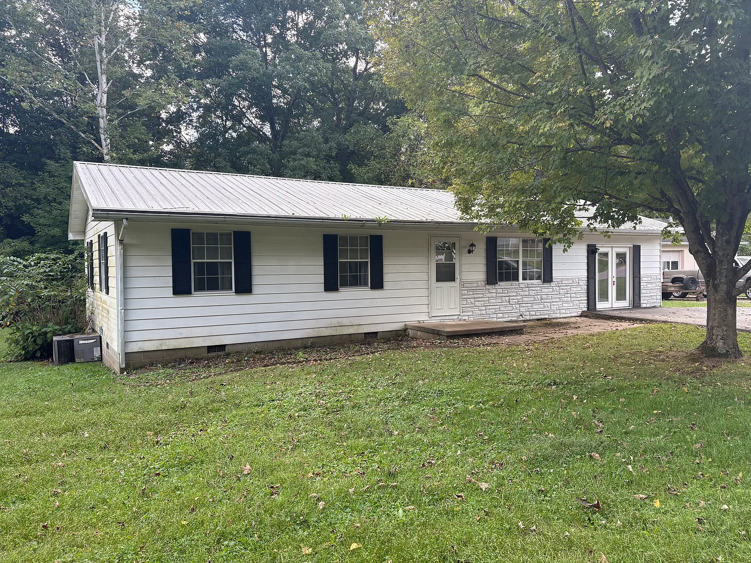 3 bed, $1,400 — Photo 1