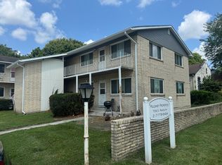 700 S Randolph St #4, Champaign, IL 61820
