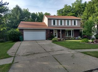 1834 Rio Valley Dr, Clive, IA 50325