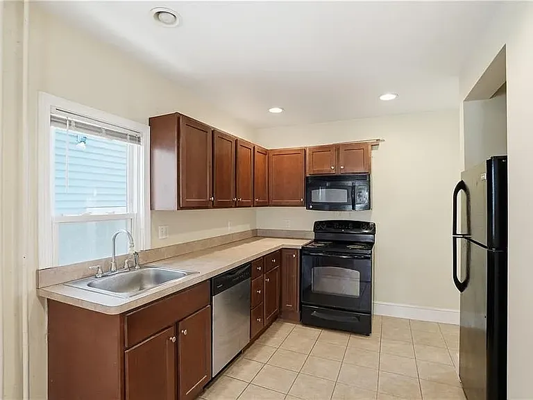 8 Mann Ave #1 — Photo 2
