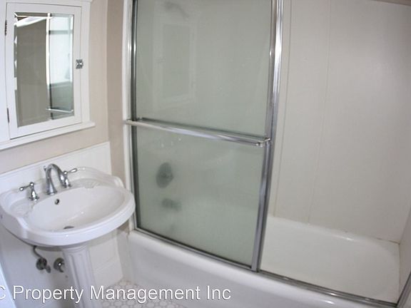 5th image of 2415 Van Ness Ave APT 307