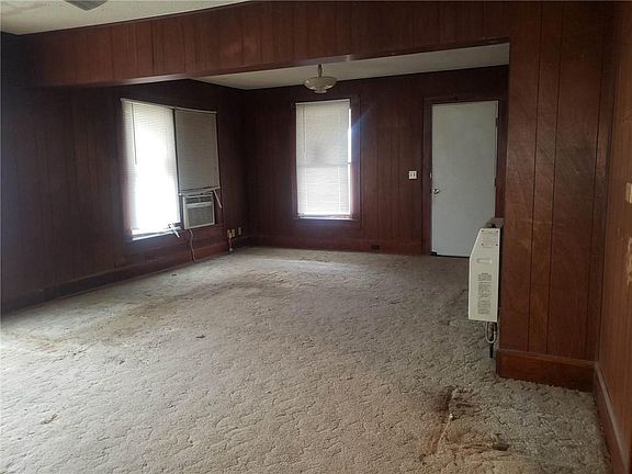 4th image of 801 S Oak St