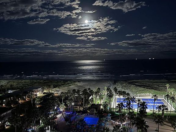 3rd image of 500 Padre Blvd #706