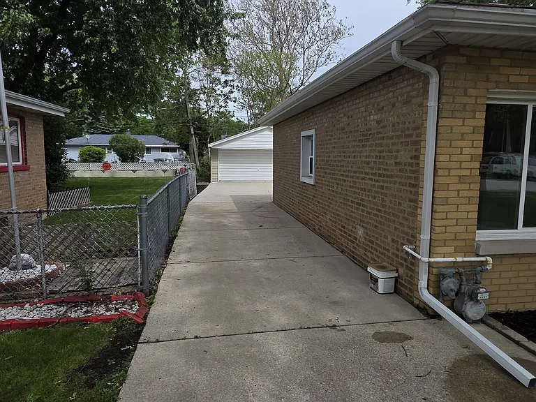 8867 S Mobile Ave — Photo 3