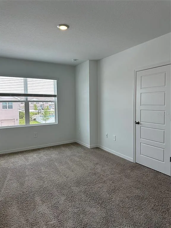 3 bed, 2.5 bath, 1464 sqft, $1,950 — Photo 4