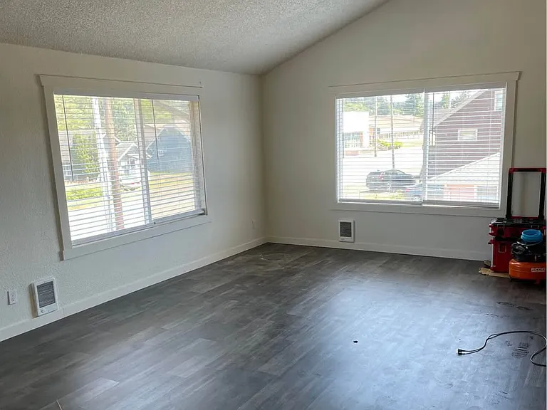 220 W Emerson Ave #9 — Photo 4