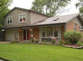 4044 Crestwood Dr, Northbrook, IL