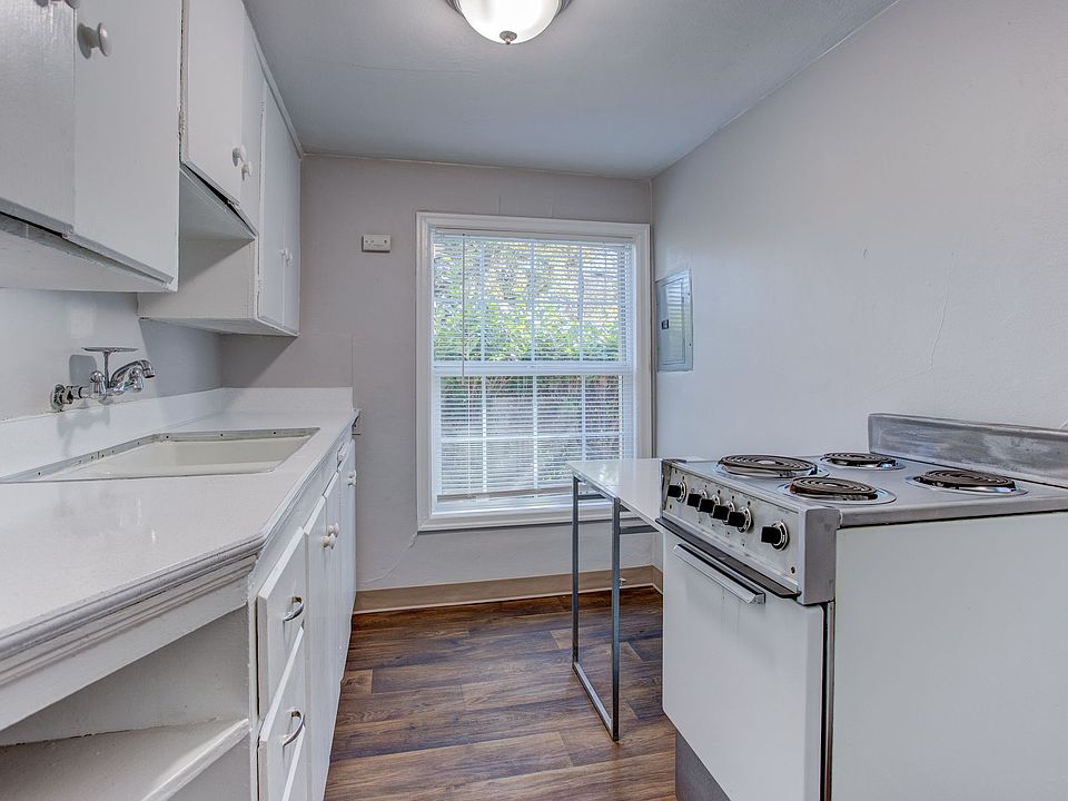 1st image of 2716 SW Custer St #7