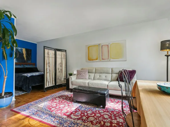 185 Stephen Dr #101, Toronto, ON M8Y 3N5