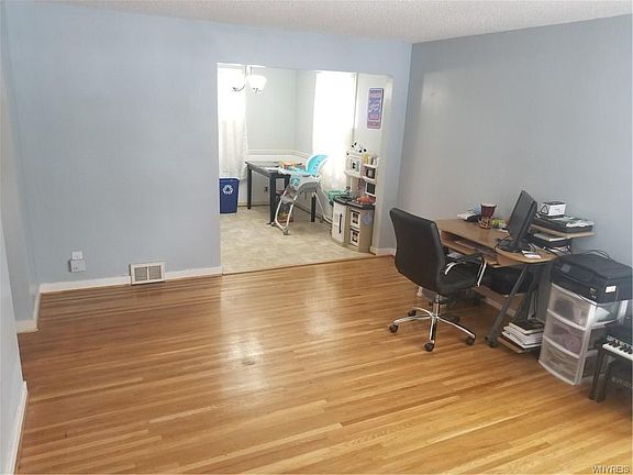 2nd image of 109 Lynncrest Ter
