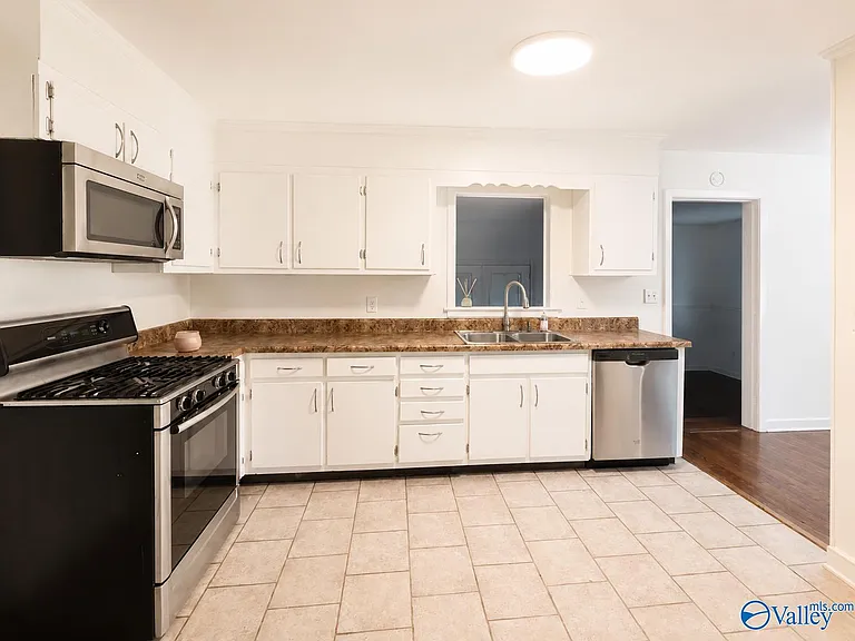 515 Warner St NW — Photo 8