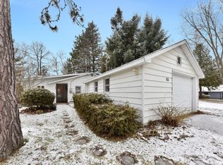 111 S Lakeview Dr, Gladwin, MI 48624