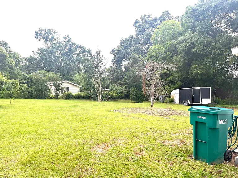 4 Briggs Ave — Photo 5