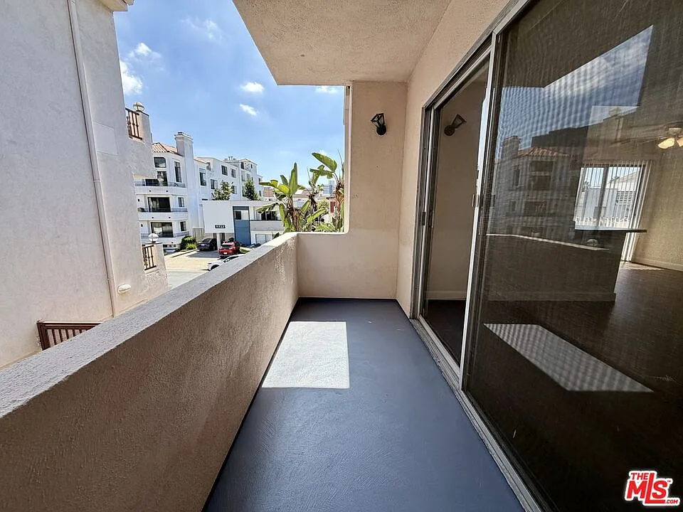 3 bed, 2.0 bath, 1600 sqft, $4,250 — Photo 3