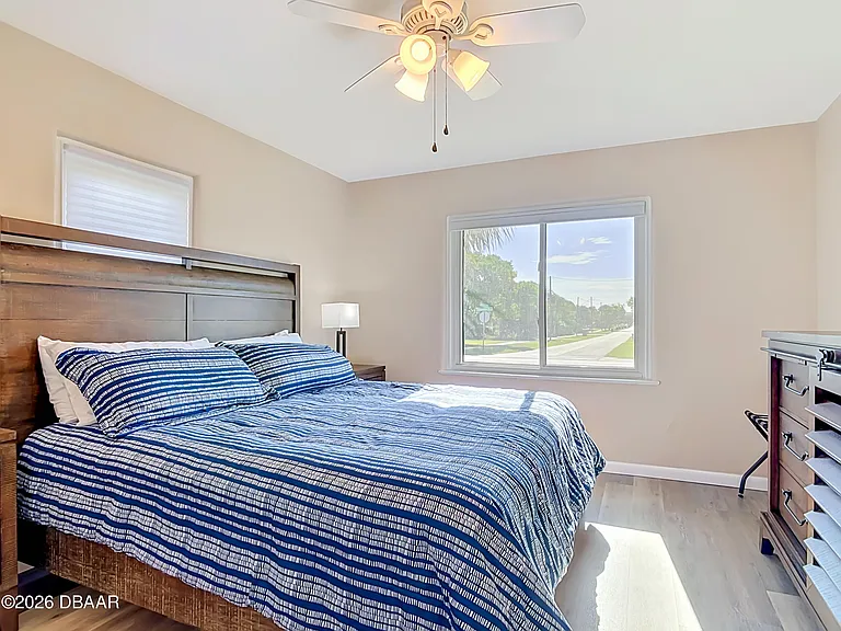 1621 N Oleander Ave — Photo 33