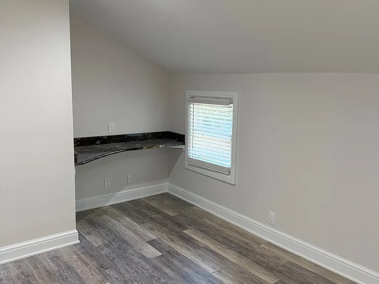 627 N River St #3 — Photo 9