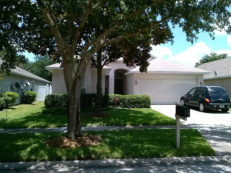 Come live at 727 Straw Lake Drive, a Quiet/Private Gated Community.
_ New Roof installed 2018 _ New Refrigerator & Dishwasher installed 2021 _ New Garbage Disposal unit installed 2018 _ New Gas Water Heater installed 2018 _ Security System installe
