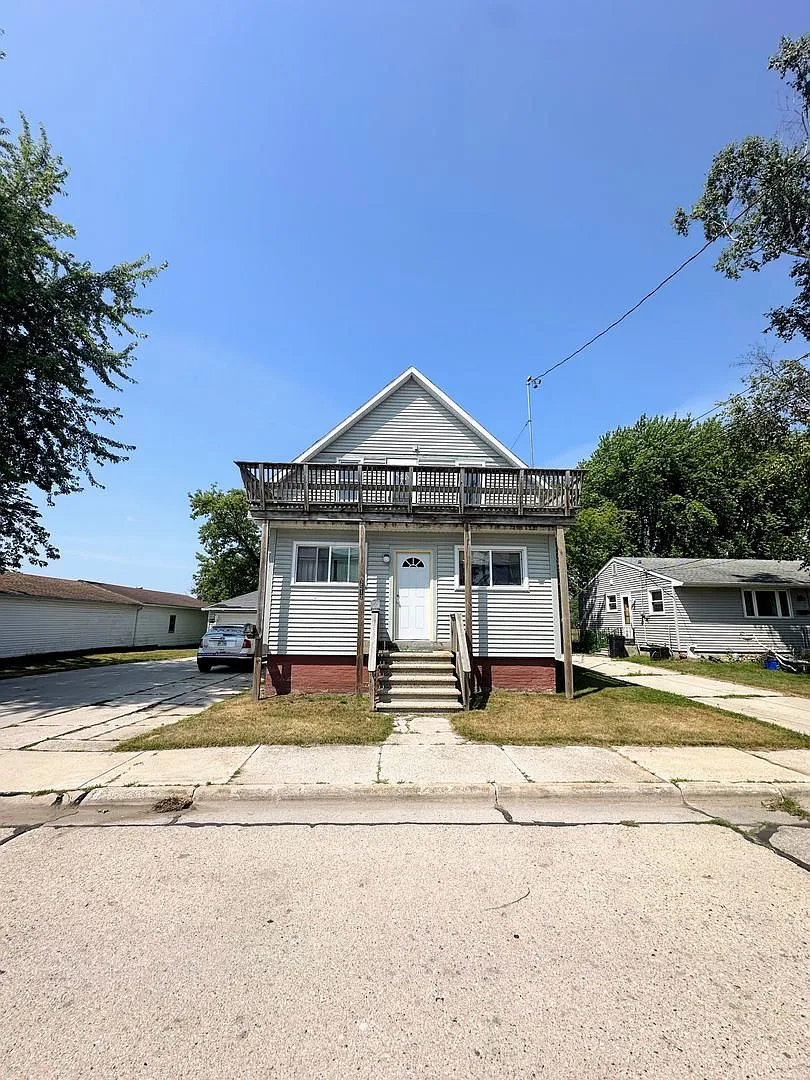 2212 School St. — Photo 3