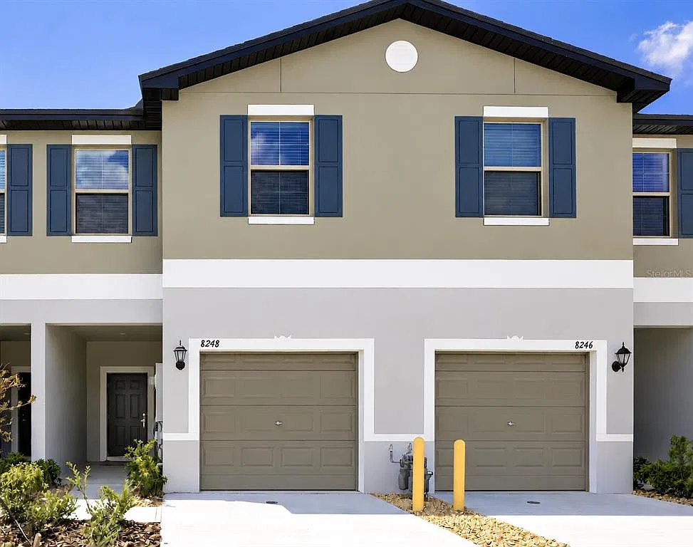 3 bed, 2.5 bath, 1634 sqft, $1,999 — Photo 1