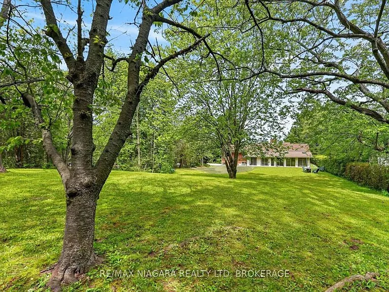 12 Sheppard Cres — Photo 24