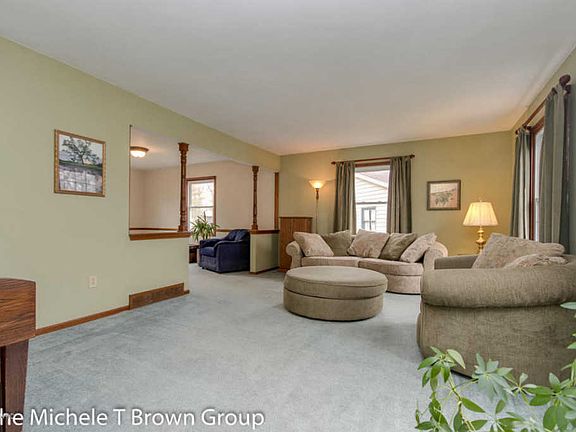 3rd image of 3926 Kirkshire Dr SE