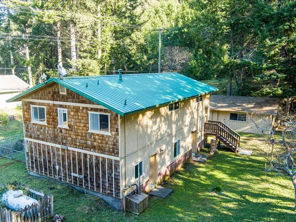 111 Beach Rd, Whitethorn, CA 95589