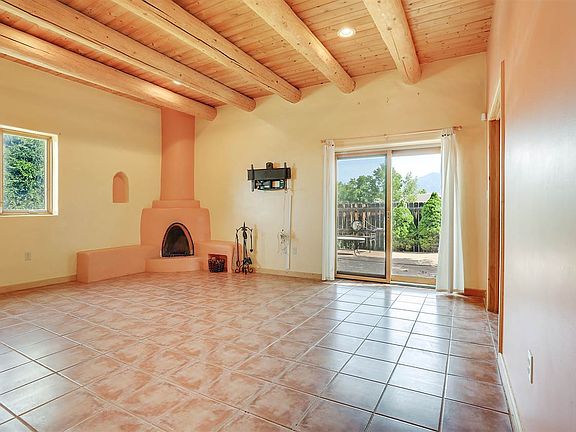 4th image of 382 Vegas De Taos Cir