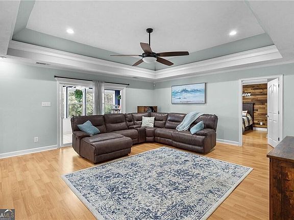 5th image of 3158 Midland Rd