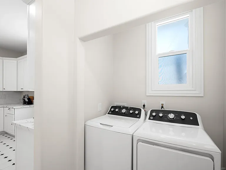 2251 Brant St — Photo 10