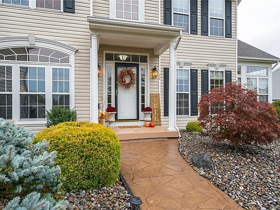 3rd image of 122 Goldenrod Ln