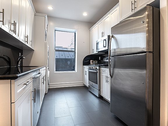4th image of 101 W 85th St APT 52