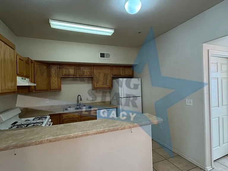 1000 La Fonda Dr — Photo 11