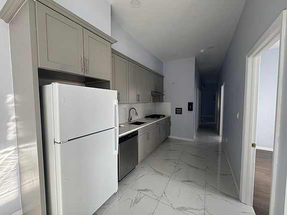 3rd image of 1146 Forest Ave #L