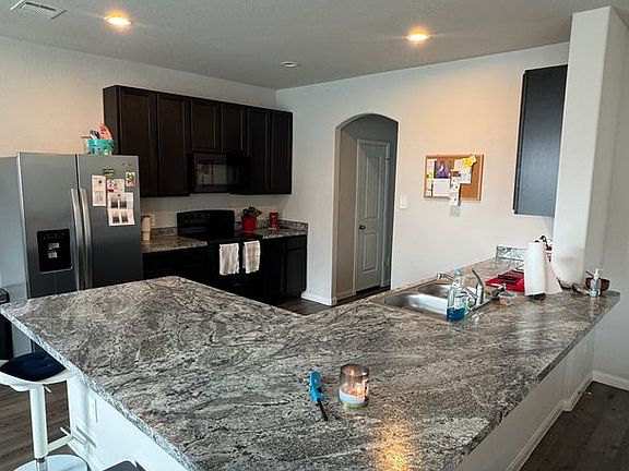 4th image of 988 Rice Dr