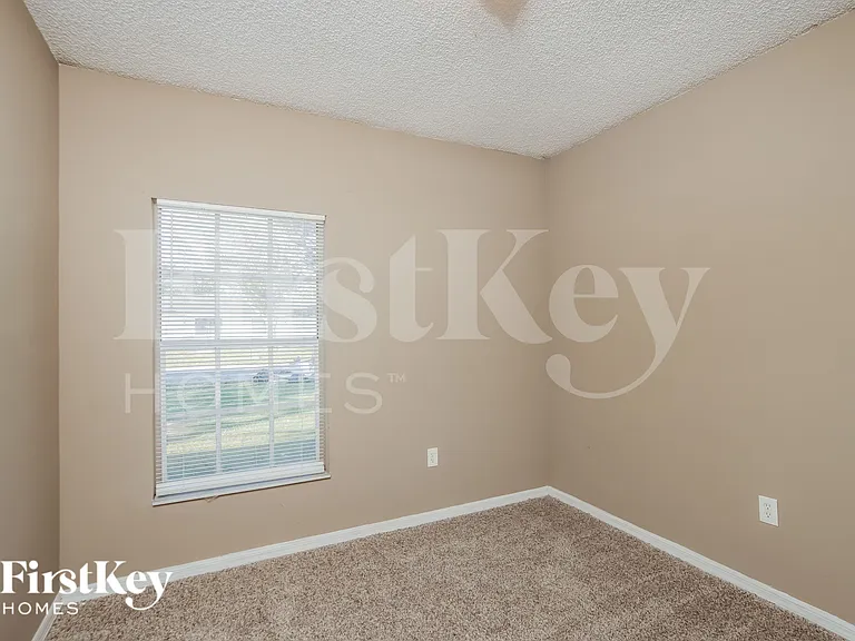 129 Admiral Cir — Photo 11