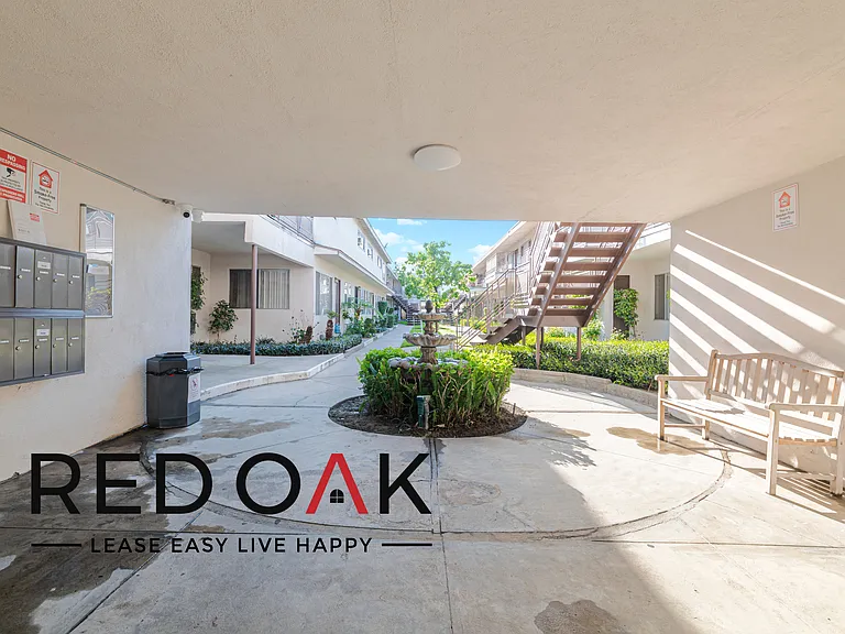 Courtyard Apts — Photo 16