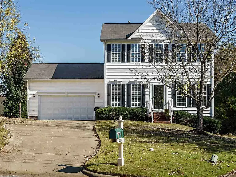1217 Twelve Oaks Ln — Photo 1